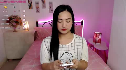 Queen Cyrine online show from December 20, 1:00 pm