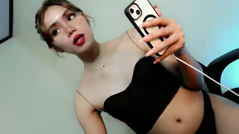 slutty_rose69 online show from April 23, 12:29 pm