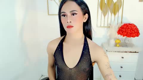 Snapshot of slutty_vanna chatting on February 19, 2:12 pm mia online show from February 19, 2:12 pm