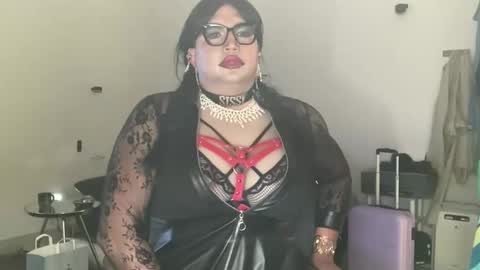 sluttygina1 online show from December 28, 9:40 pm