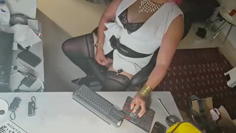 sluttygina1 online show from March 24, 9:42 pm