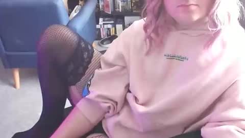 smolkuro online show from February 25, 2:22 pm