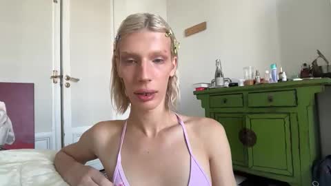   online show from March 17, 2:19 pm