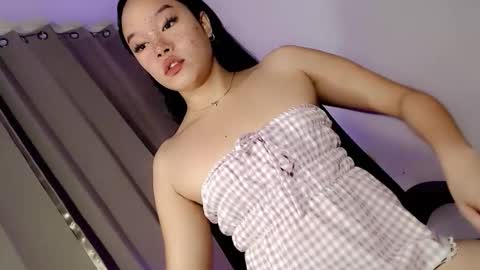 sophia_walker18 online show from May 4, 12:43 pm
