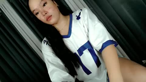 sophia_walker18 online show from June 23, 12:46 pm