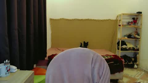 Sophie Fantasys online show from February 6, 3:50 pm