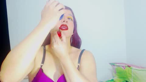 sophiehillsxo online show from December 16, 3:33 am