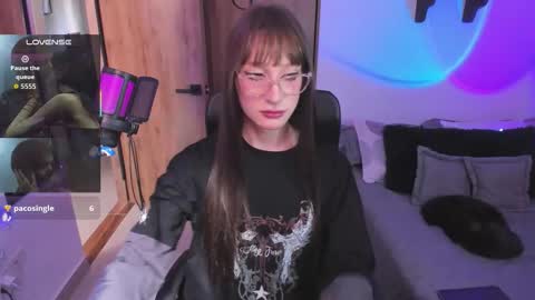 Star Aura online show from February 3, 6:35 pm