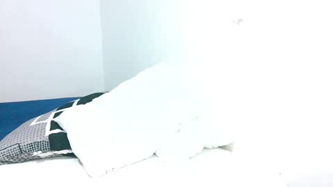 sthefany2512 online show from February 15, 1:45 am