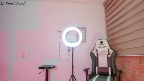 Cell Me Andrea online show from April 28, 2:27 am