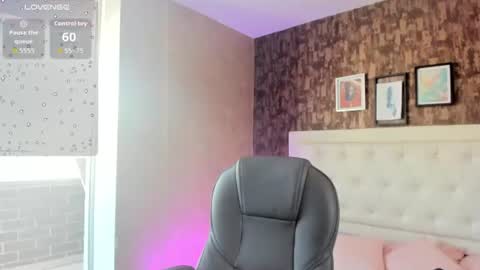 Vanessa online show from August 2, 8:30 pm