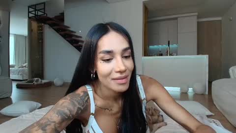Laura Saenz  Geminis online show from May 17, 3:33 pm