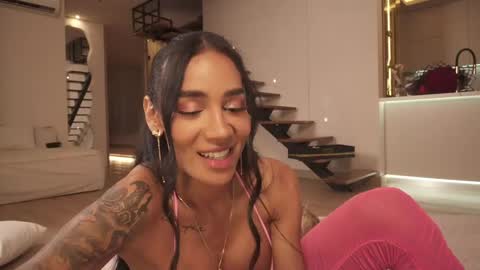 Laura Saenz  Geminis online show from June 6, 4:19 am