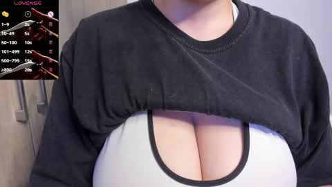 tarrant_ online show from May 7, 1:23 am