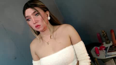 ellaine online show from December 18, 10:02 pm