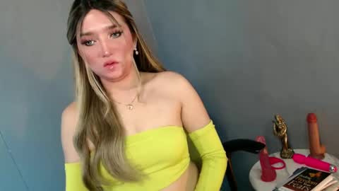 ellaine online show from December 19, 10:10 pm