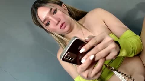 ellaine online show from January 17, 10:27 pm