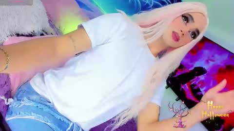 Snapshot of thalia_gil21 chatting on October 21, 2:14 am Thalia Girl online show from October 21, 2:14 am