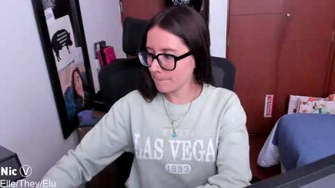 Nicole   TheyElleElu online show from April 29, 6:47 pm
