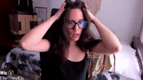 Nicole   TheyElleElu online show from June 17, 6:53 pm