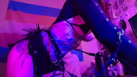 Snapshot of thighsnacks chatting on February 5, 3:45 am snacks online show from February 5, 3:45 am