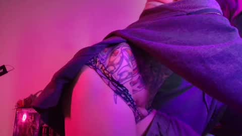 Snapshot of thighsnacks chatting on March 10, 7:40 pm snacks online show from March 10, 7:40 pm