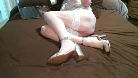 Snapshot of tinnavogler chatting on October 8, 1:34 pm tinnavogler online show from October 8, 1:34 pm