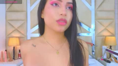 Snapshot of tiphani_walker_ chatting on October 16, 4:02 am Tiphani Walker online show from October 16, 4:02 am