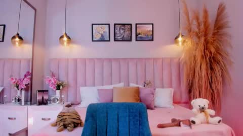 Tracy  online show from February 11, 8:05 pm