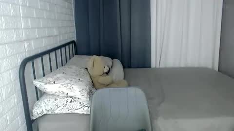 Chloe online show from April 28, 2:27 am