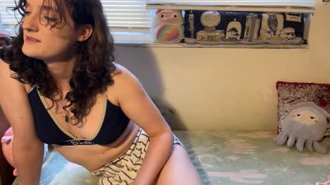 treecups online show from March 17, 11:06 pm