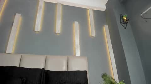  C H L O E online show from March 6, 8:47 pm