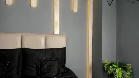  C H L O E online show from March 12, 7:19 pm