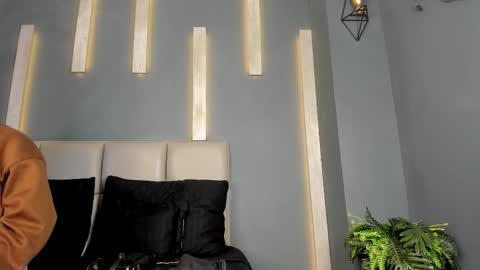  C H L O E online show from March 16, 7:06 pm