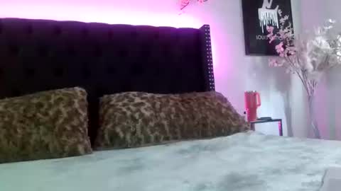 Snapshot of tskendallvuittonxo chatting on October 9, 8:32 pm TsKendallVuittonxo online show from October 9, 8:32 pm