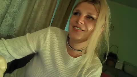 Snapshot of tspostophere chatting on October 21, 11:34 am Annika online show from October 21, 11:34 am