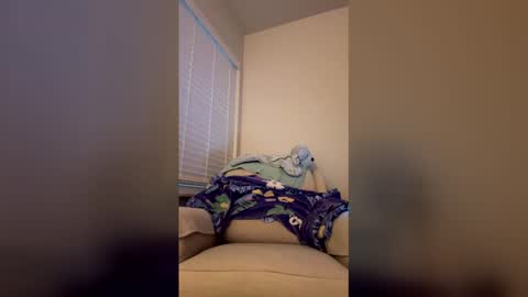 twinkl3toz3 online show from April 21, 5:14 am