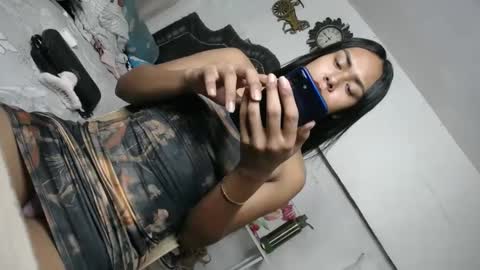 Snapshot of urasians_cummer chatting on December 27, 1:39 pm Pau online show from December 27, 1:39 pm