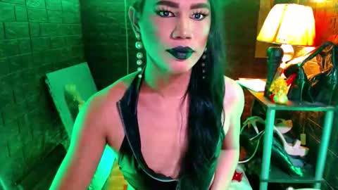 queen norelle online show from May 2, 8:03 pm