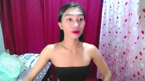 urloverjasmine_xx online show from August 6, 2:51 am
