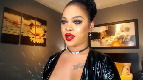 UrMajestyTyra online show from May 5, 2:17 am
