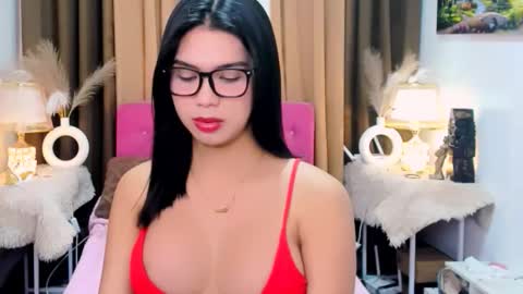 urwildest_margaret online show from November 22, 11:01 am