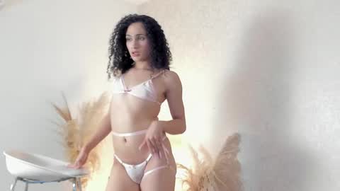 Vaiolet  online show from April 29, 11:10 pm