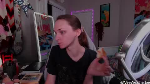 Violet Weatherbee online show from May 15, 11:57 pm