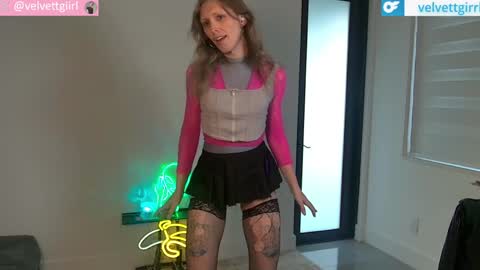 VelvetTGirl online show from June 3, 4:00 pm
