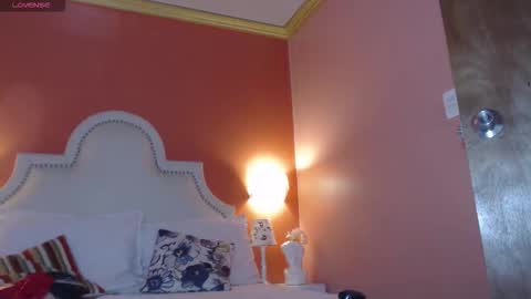 V I O L E T T E  online show from January 10, 10:27 pm