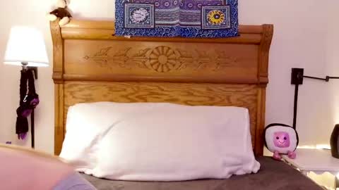 Ava online show from April 13, 8:18 am