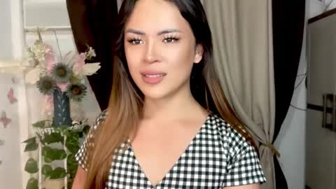 Hi Im LOVIE Please dont forget to follow and thumbs up me online show from May 1, 1:21 am
