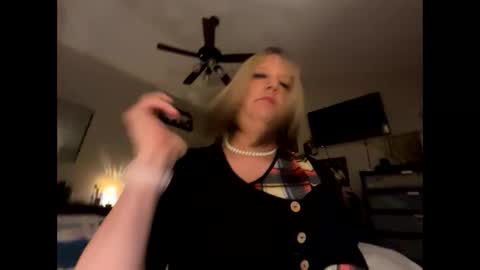 Whisper online show from December 14, 8:09 am