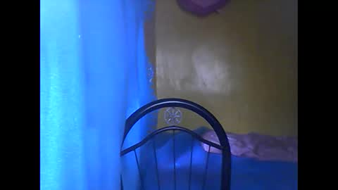 wild_sunflower11 online show from September 23, 4:18 am